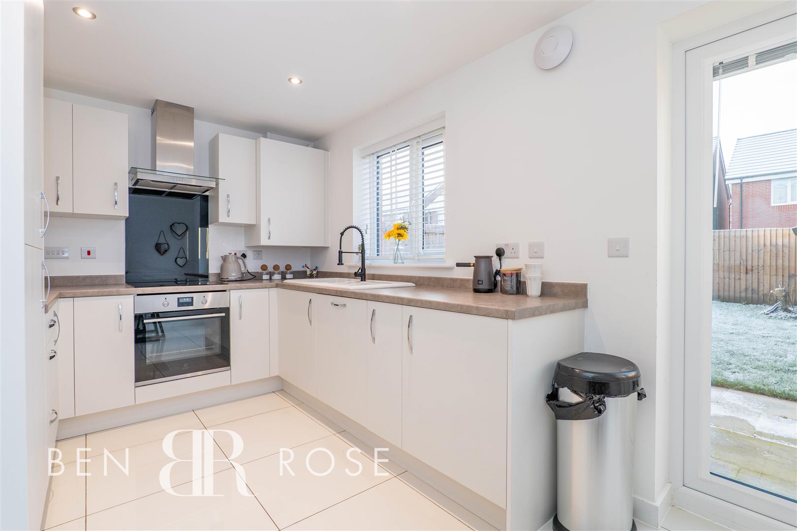 3 bed property in Swallowtail Way, Bamber Bridge